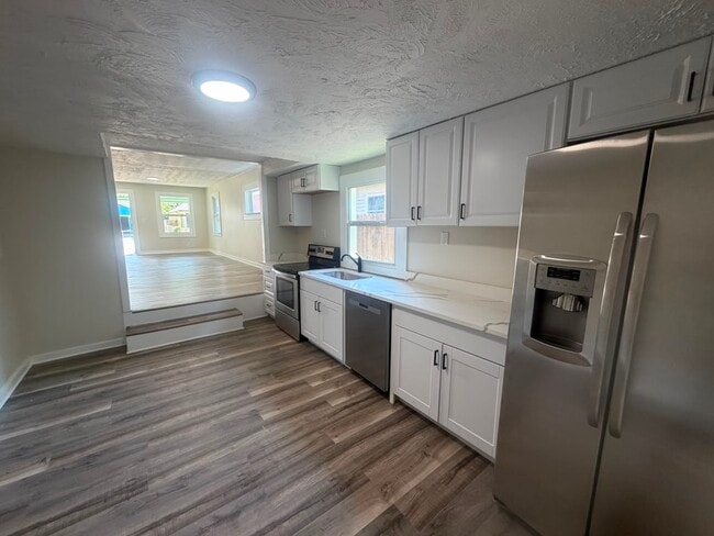 Photo - 2146 Gent Ave