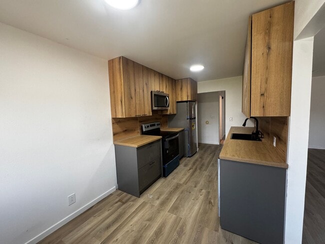 491 4th St Unit 491 4th #A [PRM: Renee]