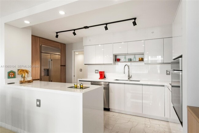 Photo - 5757 Collins Ave Unit 1006