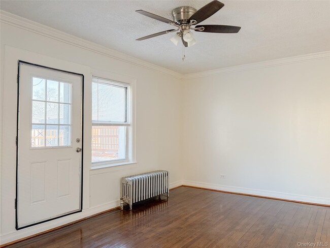 Photo - 2863 Coddington Ave