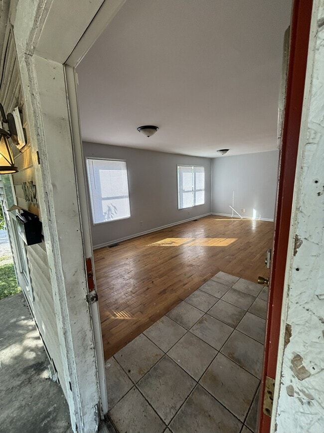 Photo - 1902 E 35th St