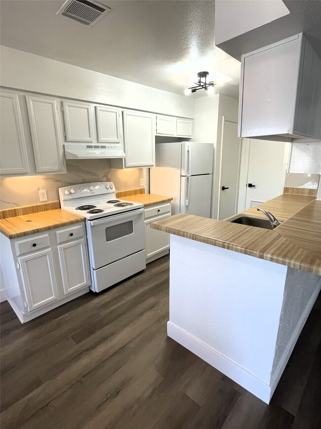 Building Photo - 741 James St Unit 202