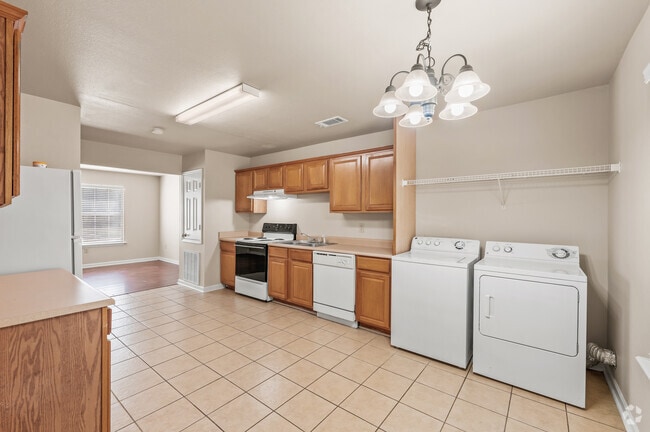 2BR, 1.5BA - 1,180SF F10 (Wood Plank & Tile)