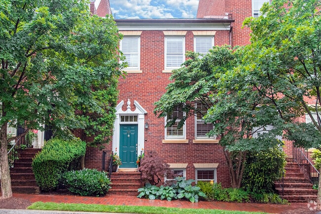 Building Photo - 3604 Reservoir Rd NW Rental
