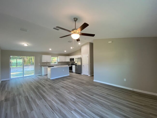 Photo - Custom Home - Desirable SE Ocala Neighborhood 3/2/2 **Won't Last**