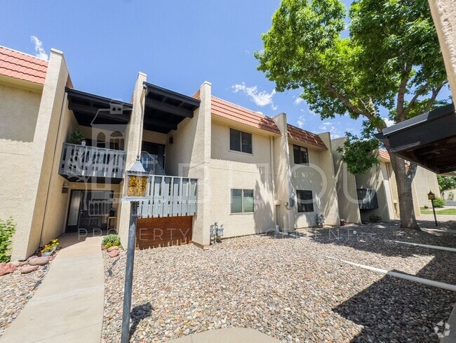 Building Photo - Westside Condo w/ Amazing Views