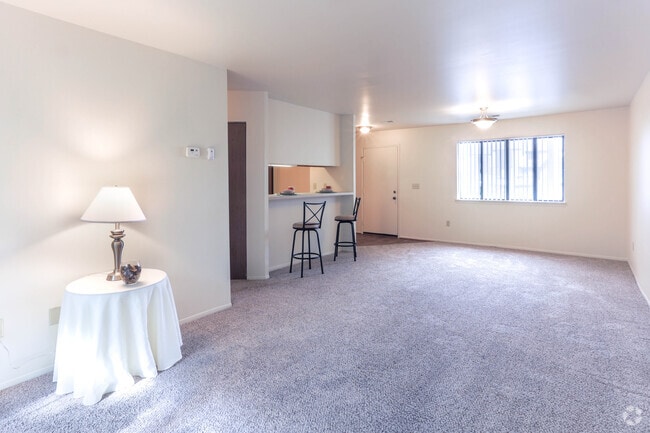 Oakbrook LR/DR/Breakfast bar