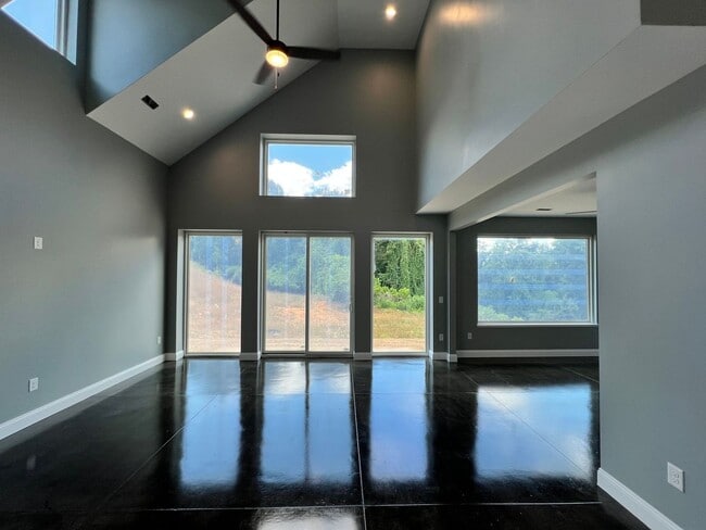 2911 Evergreen Ln SW