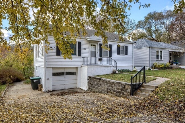 Photo - Charming 2 Bedroom With Spacious Living In Benson!!