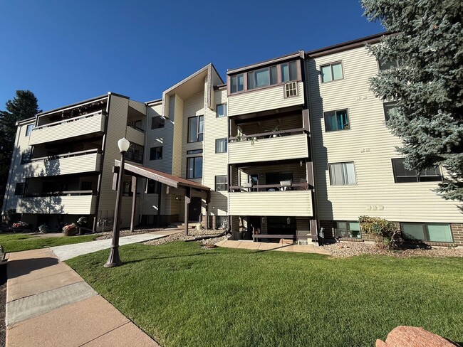 Building Photo - 6590 Delmonico Dr