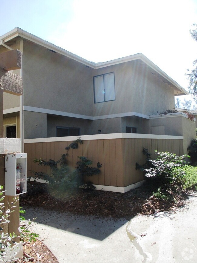 Building Photo - 3BR/1.5BA Townhome in Playmor La Jolla Com... Unit 36