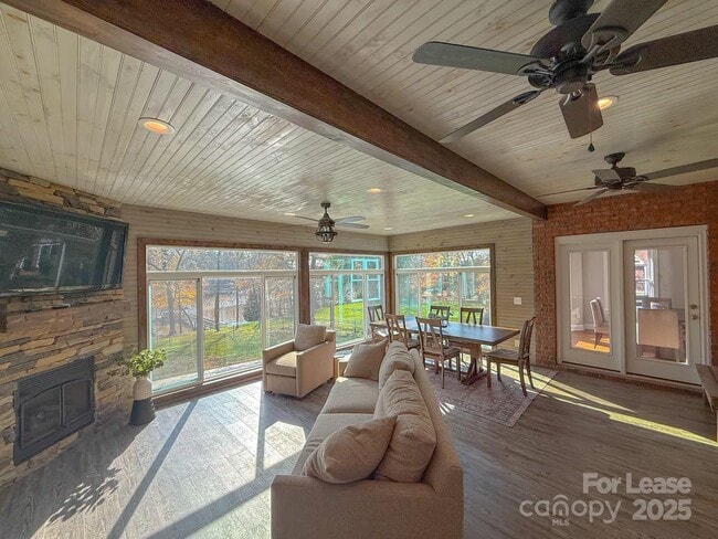 Photo - 876 Armstrong Rd