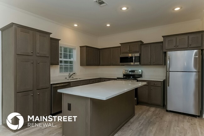 Photo - 1349 Preston St S