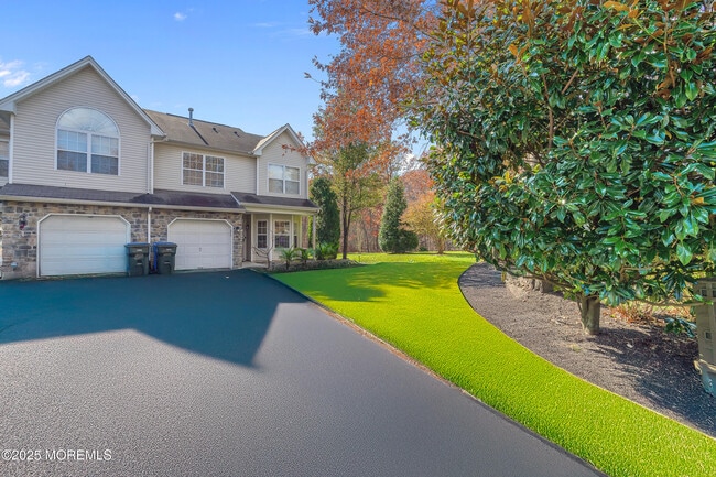 Photo - 11 Saratoga Ct