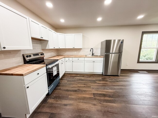 Photo - 1900 N Market St