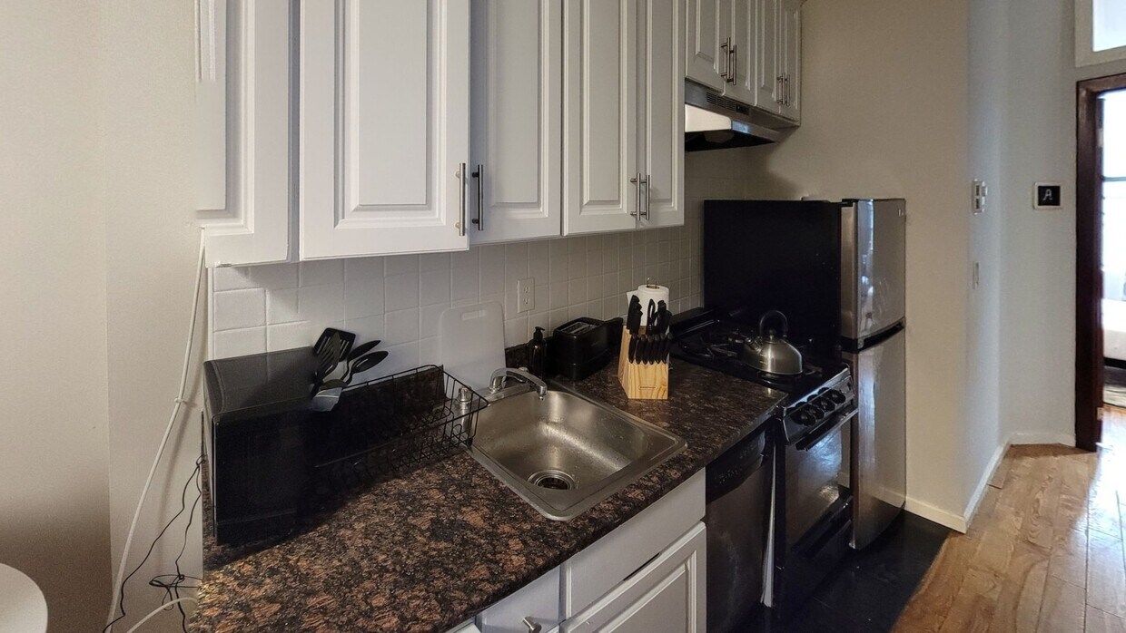 Photo - Private bedroom in 3 bed/1 bath Home