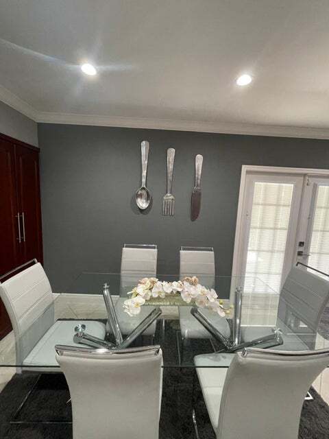 Photo - 584 Vossler Ave