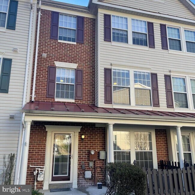 9195 Cardinal Forest Ln Townhome Townhome Rental in Lorton VA