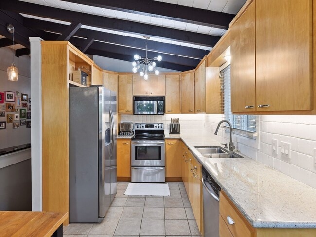 Photo - 6017 Halifax Ave S