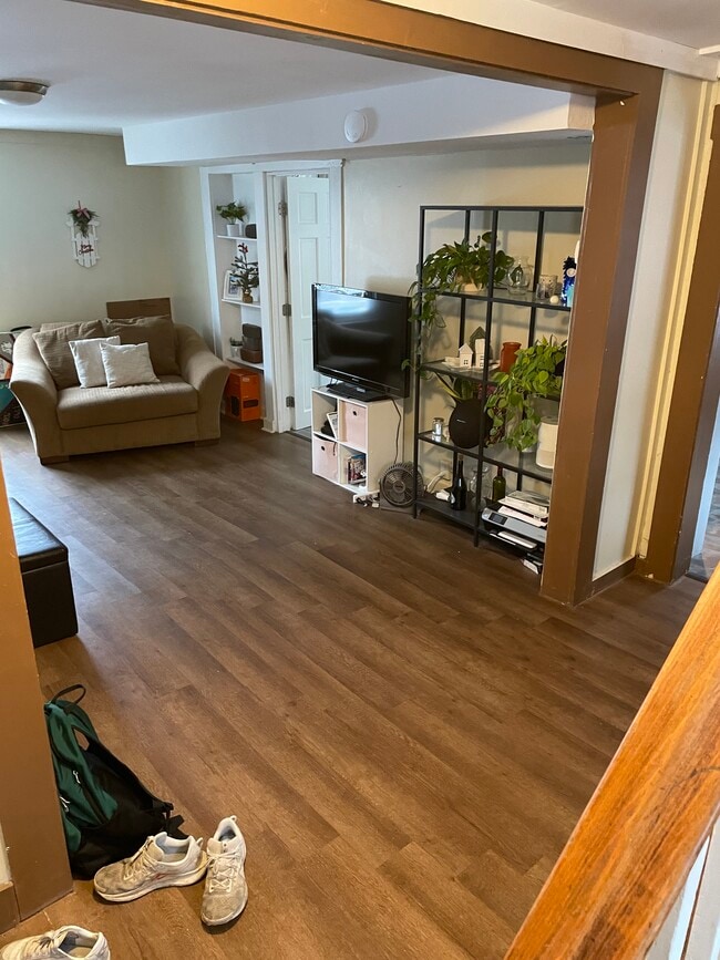 Photo - 21 S High St Unit Upper