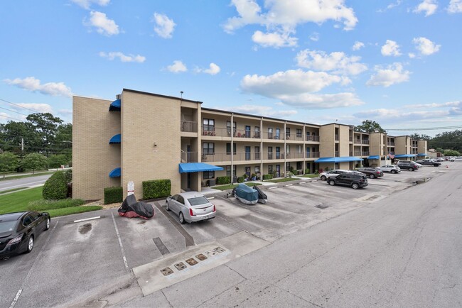 Newly Renovated 2BD/1.5 Bath Condo at Rege... - Newly Renovated 2BD/1.5 Bath Condo at Rege...