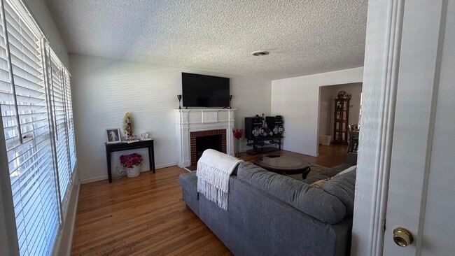 Photo - 2036 Country Club Blvd