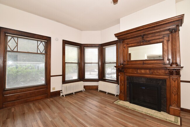 Huge Living Room, 10 ft. ceilings! - 1751 N Cambridge Ave Unit 1