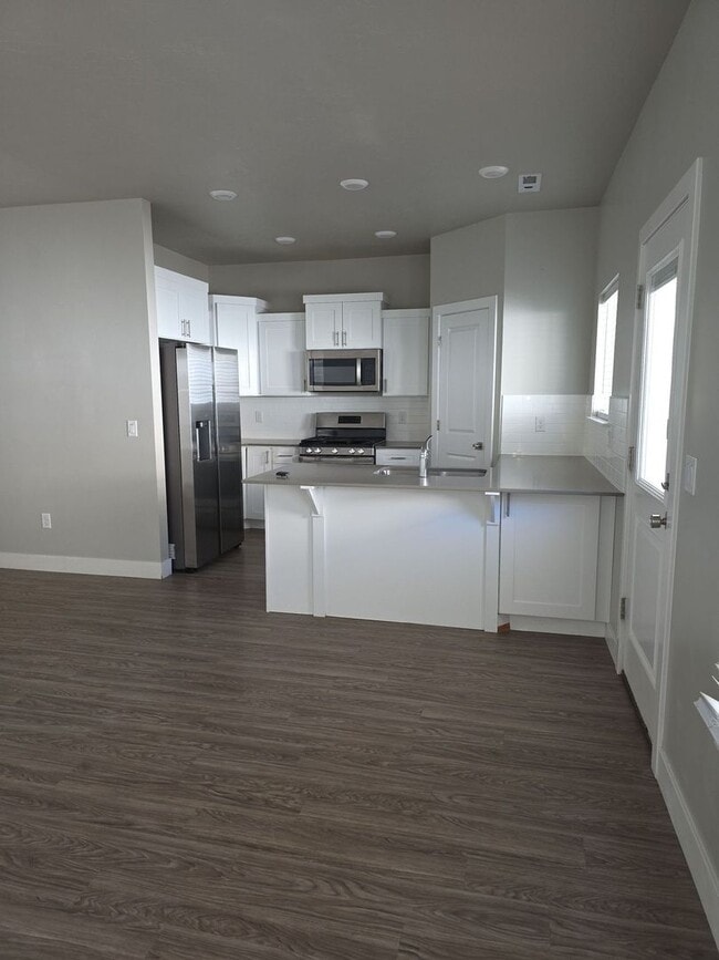 Photo - 3 Bed/2 Bath Townhome Available Soon!!