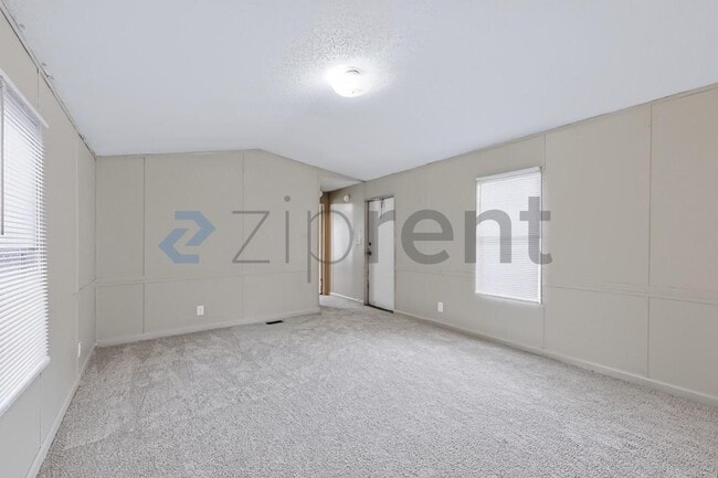 1112 Armadillo Dr