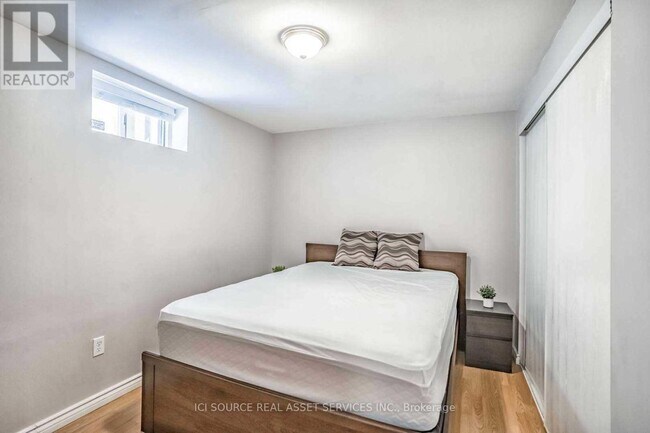 Photo - 5335 Flatford Rd