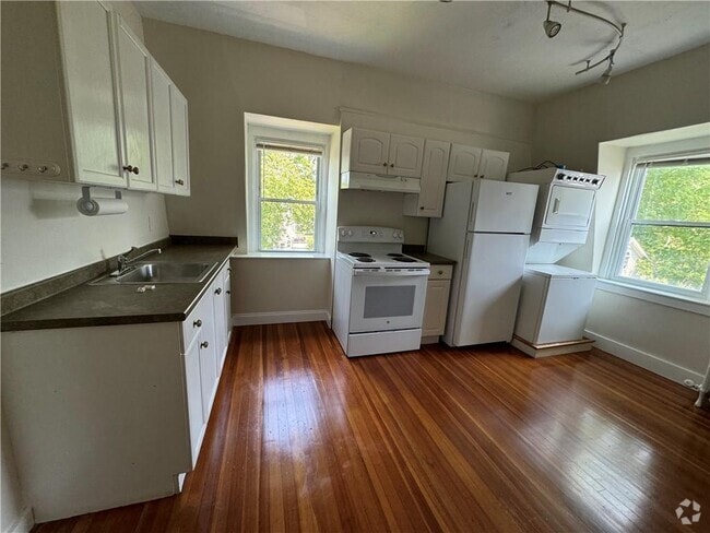 Building Photo - 26 Ayrault St Unit 3 Rental