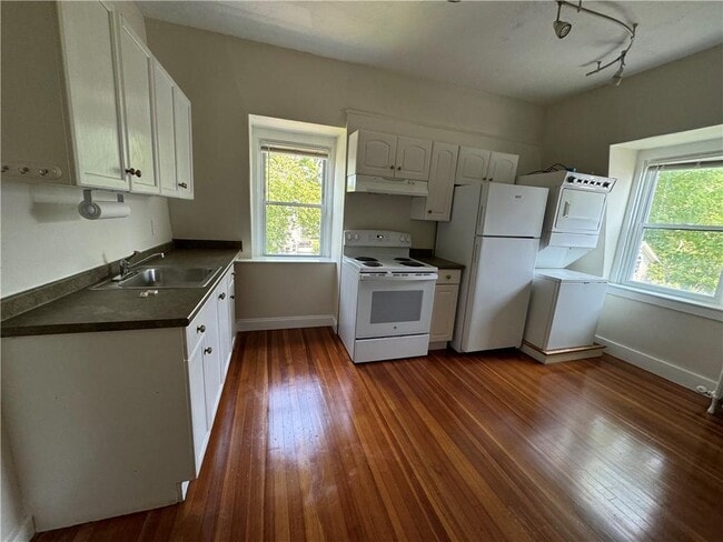 Building Photo - 26 Ayrault St Unit 3 Rental
