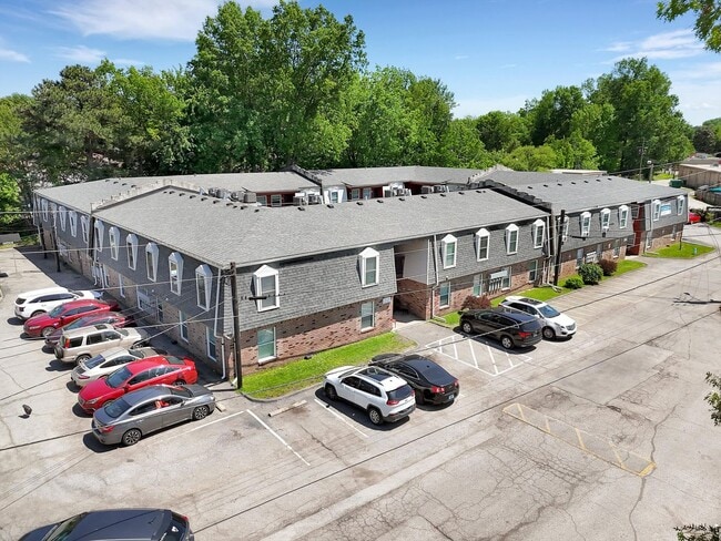 Building Photo - 421 Poplar Level Ct Unit 310