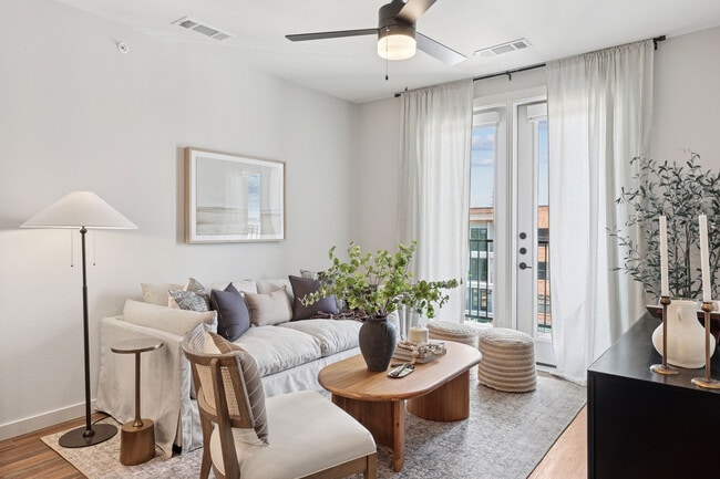 Photo - Tisdale at Lakeline Station