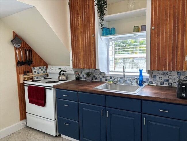 Photo - 810 22nd Ave N