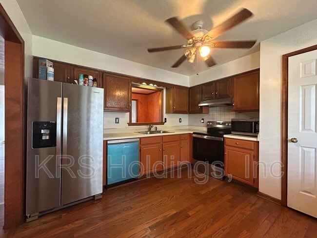 Photo - 2137 Weybridge Dr