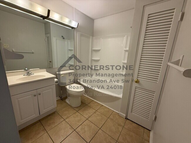 Photo - 6502 Carefree Ln Unit Apt 1