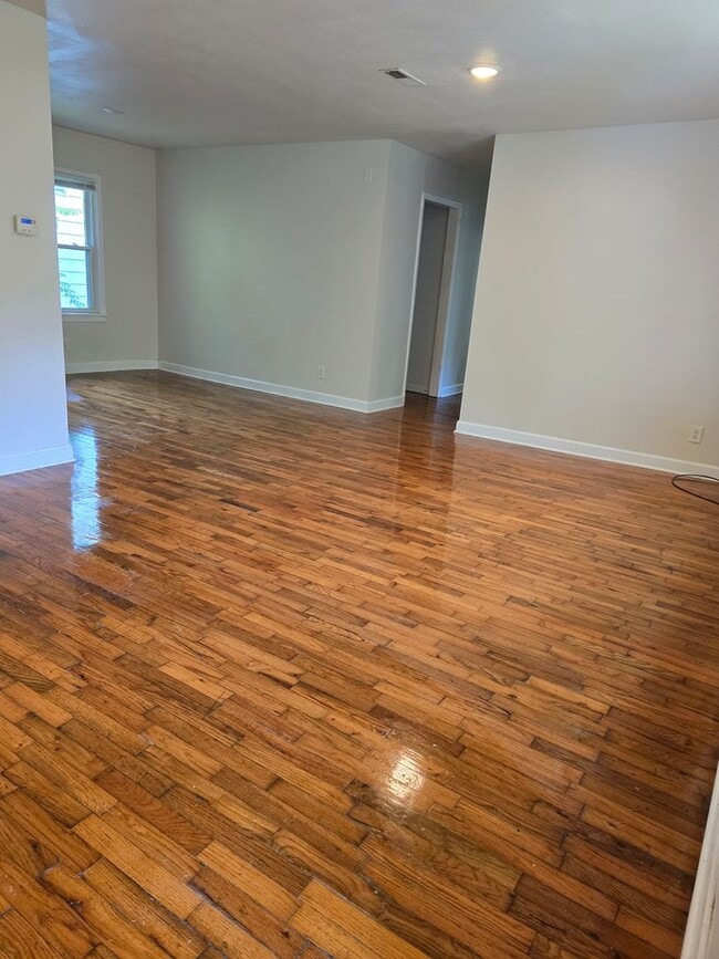 Photo - 3 bed/2 bath single- family home