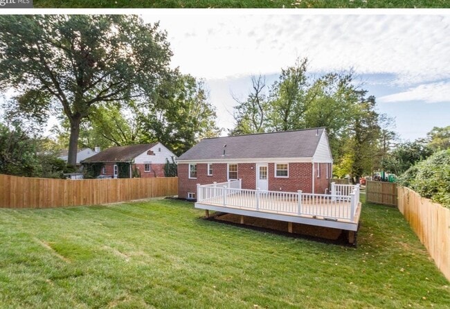Back -CL deck & fenced yard - 4915 Strathmore Ave
