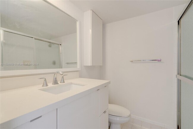 Photo - 5161 Collins Ave Unit 615