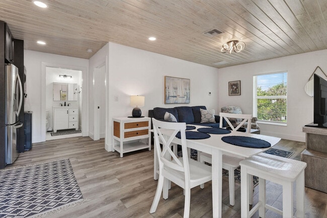 Photo - 608 SE 5th St