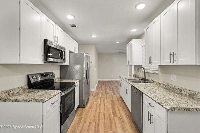 Photo - 320 Algiers Ave SE