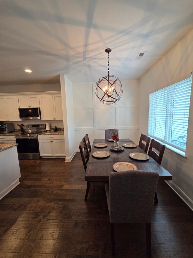 Photo - 3125 Saint Elmo Ave