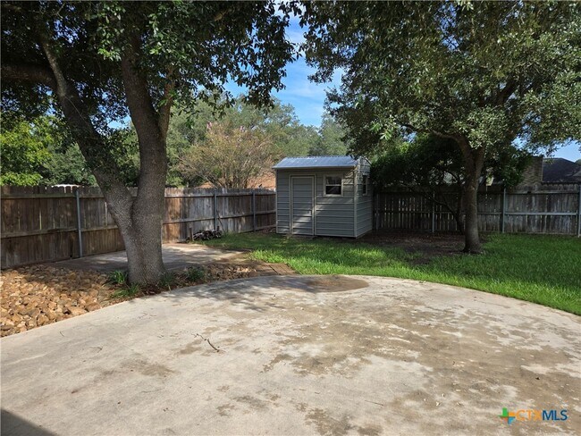 Photo - 772 Country Club Dr