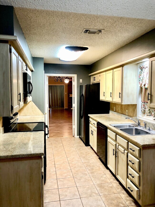 Photo - 5113 56th St