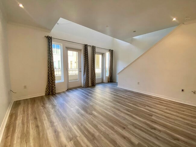 Building Photo - 301 W G St Unit 430