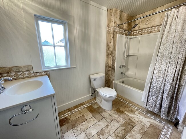 Photo - 633 Taylor Ave