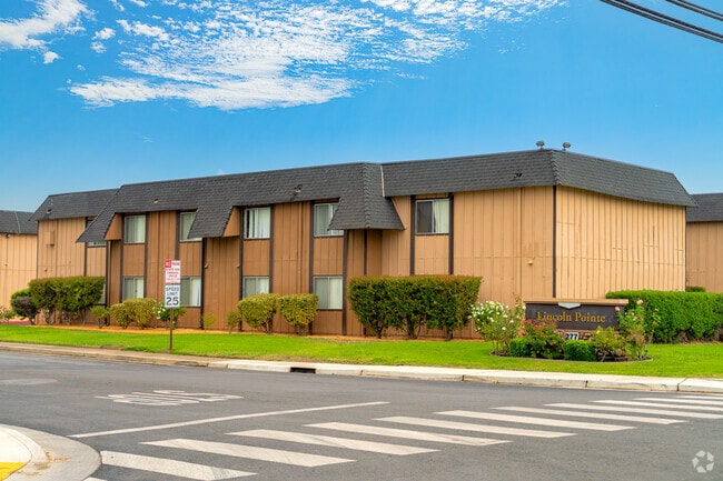 Building Photo - Lincoln Pointe Apartments