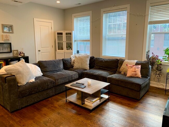 Photo - 2658 W Homer St