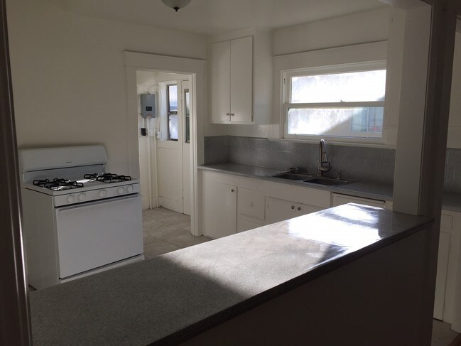 Hospitality Bar - 2 Duplexes